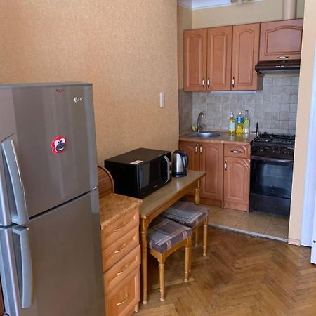 Apartment On Hoholya Street Chernivtsi Bagian luar foto