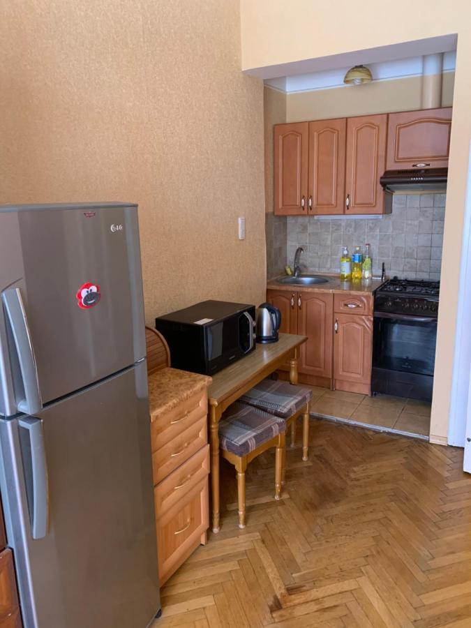 Apartment On Hoholya Street Chernivtsi Bagian luar foto