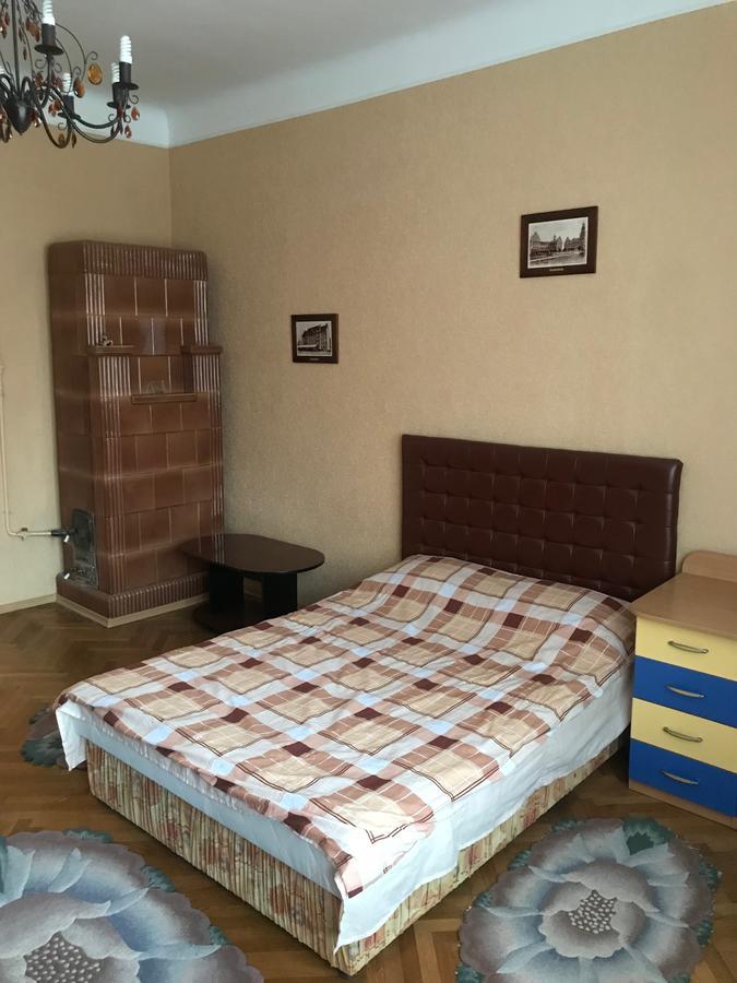 Apartment On Hoholya Street Chernivtsi Bagian luar foto