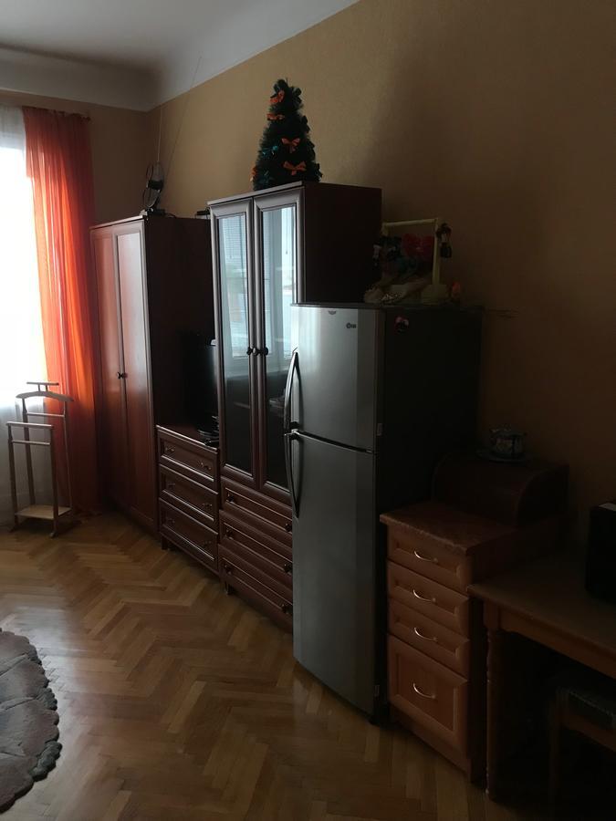 Apartment On Hoholya Street Chernivtsi Bagian luar foto