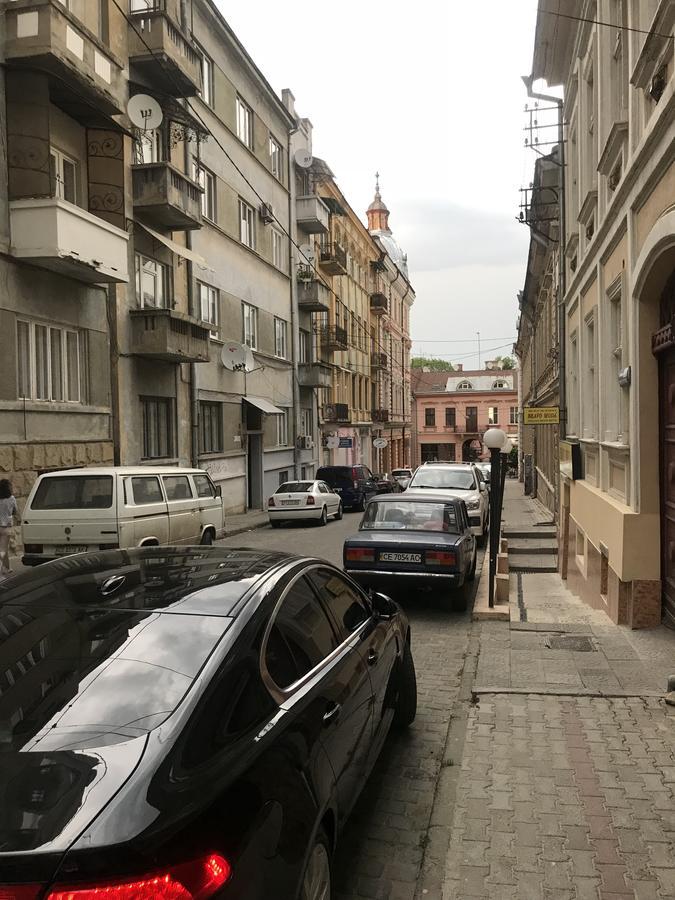 Apartment On Hoholya Street Chernivtsi Bagian luar foto