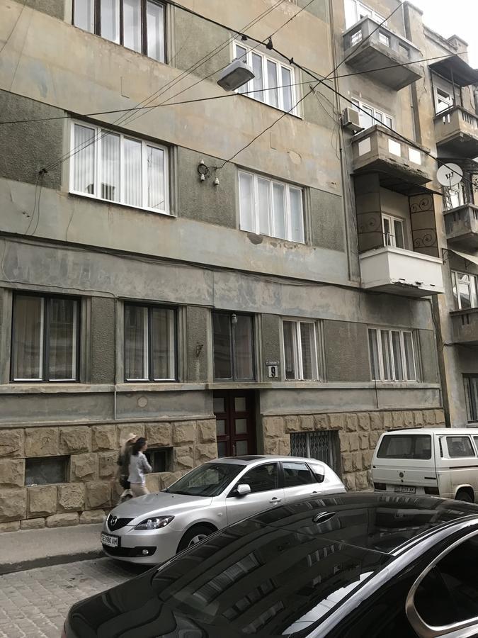 Apartment On Hoholya Street Chernivtsi Bagian luar foto