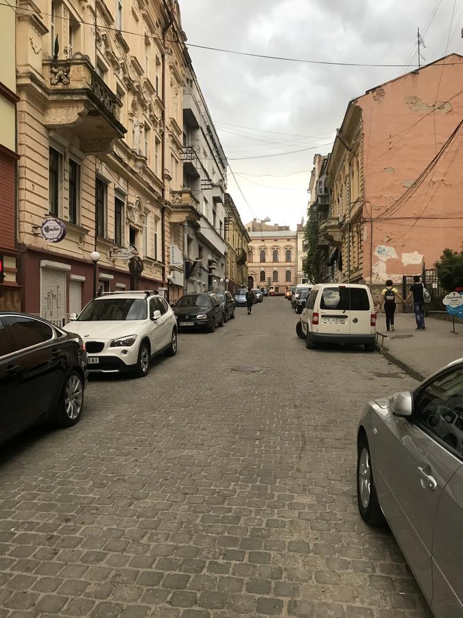 Apartment On Hoholya Street Chernivtsi Bagian luar foto